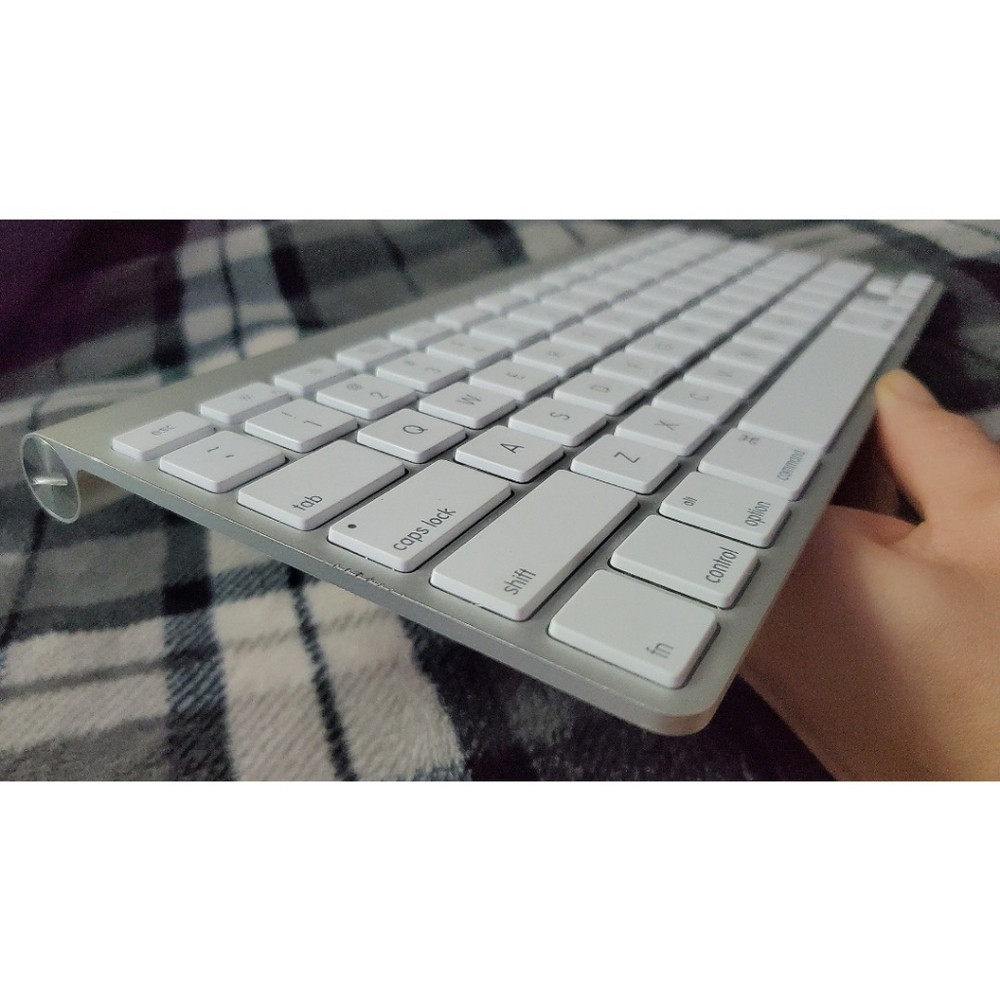 Apple Magic Wireless Keyboard - Picture 2 of 11